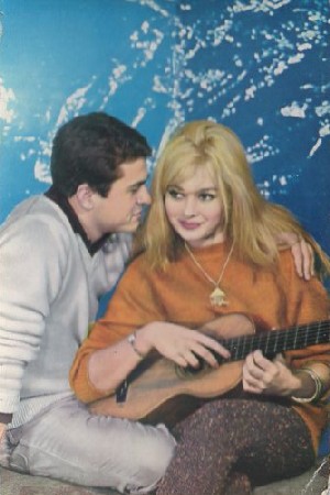 POSTAL ROMANTICA. PAREJA CON GUITARRA