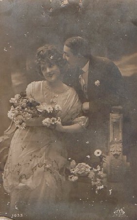 POSTAL ROMANTICA. PAREJA DE NOVIOS