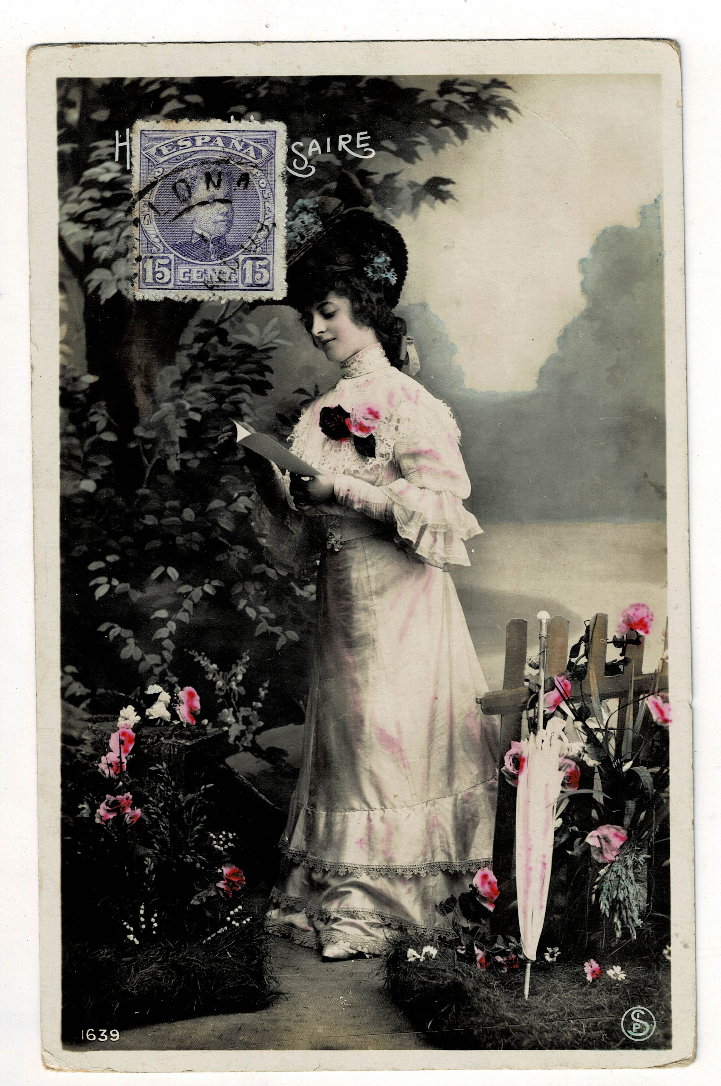 POSTAL ROMANTICA MUJER LEYENDO.