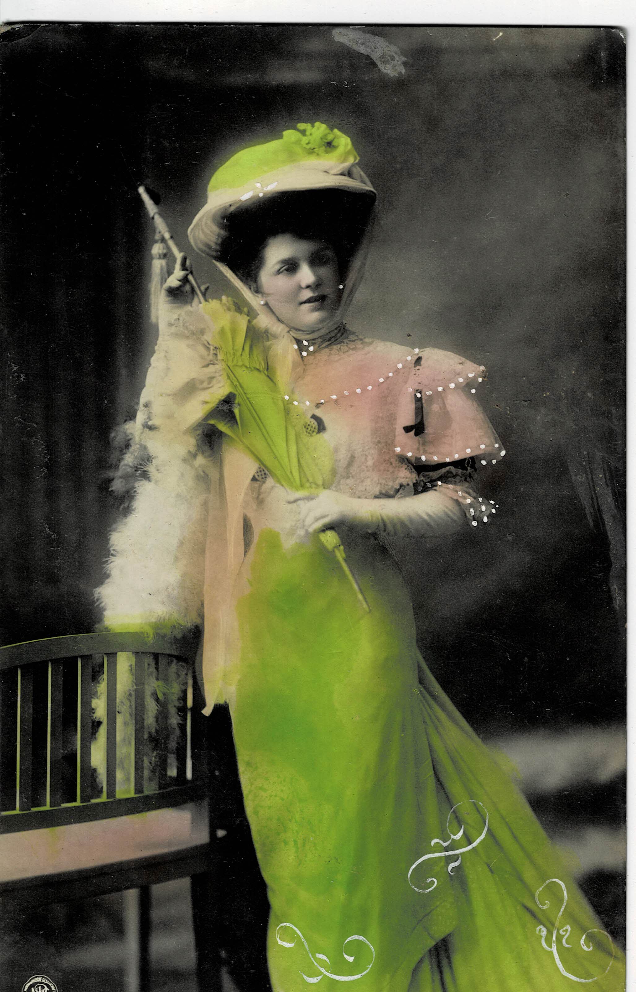 POSTAL ROMANTICA MUJER CON PARAGUAS.