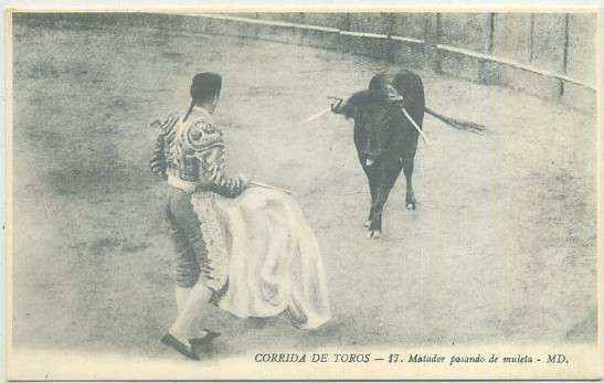 POSTAL DE TOROS. MATADOR PASANDO DE MULETA Nº 17. REPRODUCCION