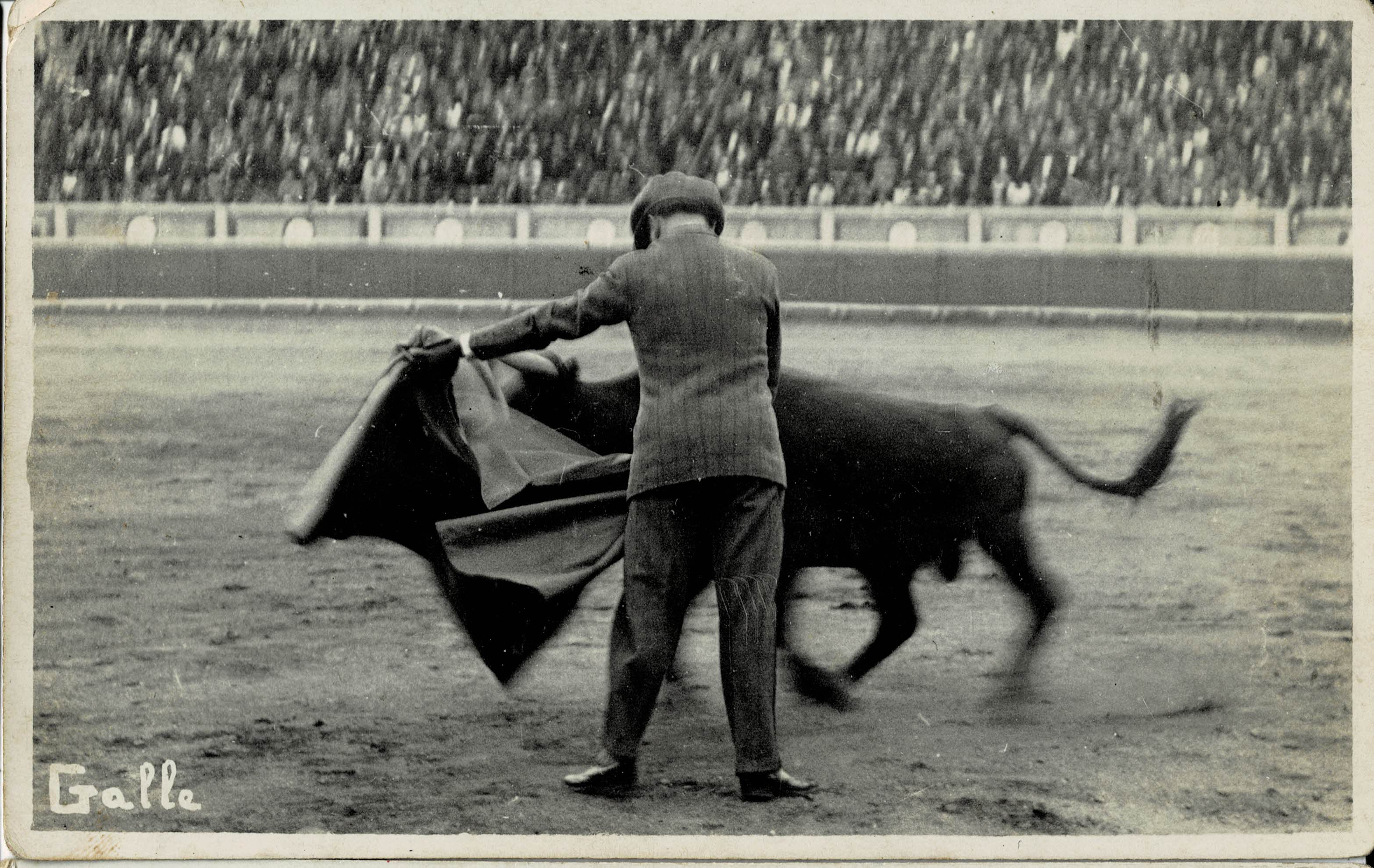 POSTAL TAURINA. CORRIDA DE TOROS DE UN PASE