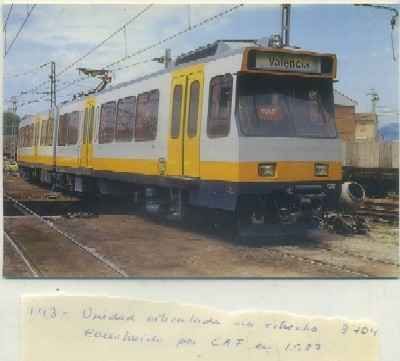 POSTAL DE TRENES. Nº 143. UNIDAD ARTICULADA VIA ESTRECHA. CONST. POR CAF EN 1987