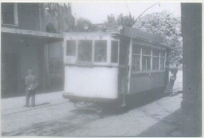 POSTAL DE TRENES. LOS TRANVIAS DE SAN SEBASTIAN. COCHERAS DE ATEGORRIETA 1955. Nº 190