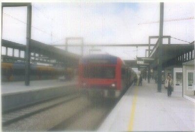 FOTOGRAFIA DE TRENES. 15X10 CM. ESTACION DE AVEIRO AÑO 2004
