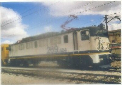 FOTOGRAFIA DE TRENES. 15X10 CM. LOCOMOTORA 269.404. AÑO 2001