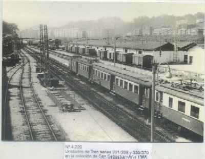 POSTAL DE TRENES Nº 4220. UNIDADES DE TREN 301/338. ESTACION DE SAN SEBASTIAN AÑO 1965