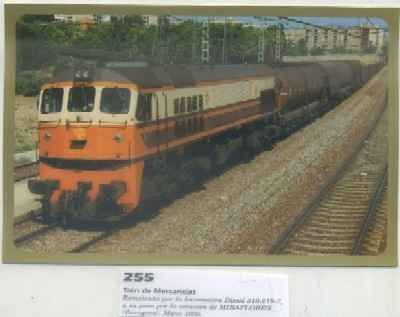 POSTAL DE TRENES Nº 255. TREN DE MERCANCIAS. LOC. DIESEL 319-219-2. EST. DE MIRAFLORES