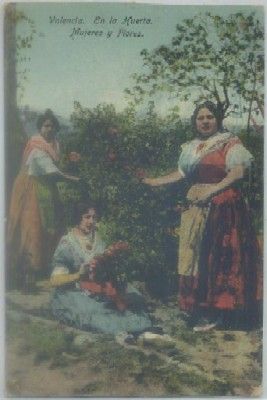 POSTAL ANTIGUA DE VALENCIA. EN LA HUERTA. MUJERES Y FLORES